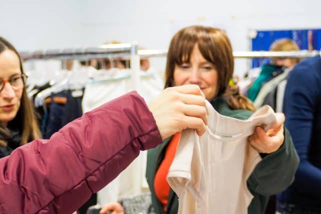 Teilnehmerinnen tauschen sich aus